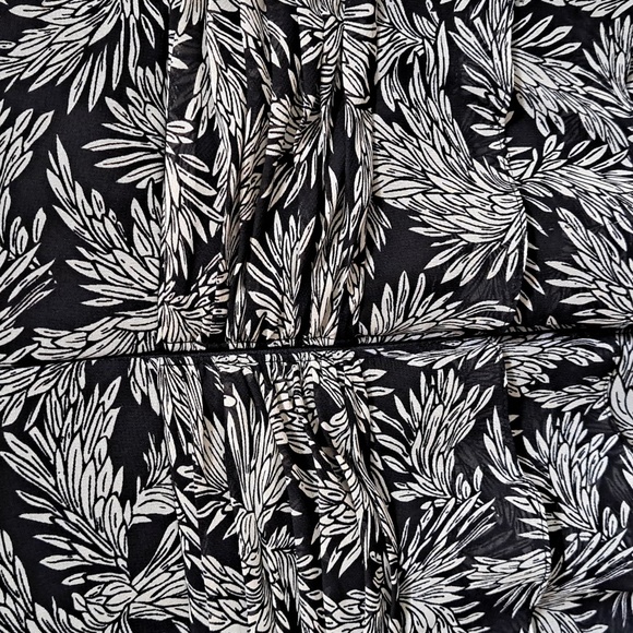 Adrianna Papell Black/White Ruffled Ruched Formal Dress. Size 14 Petite - Picture 7 of 11